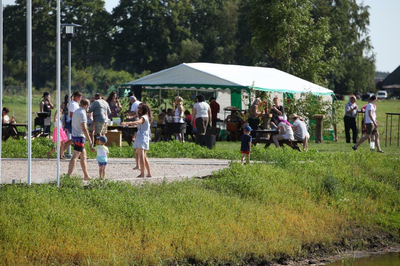 Karpu Dikis-Kempings Viesites Jaunmārupe Exteriör bild